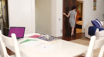 Красивая латинка прогнулась раком для траха со спермой на титьки