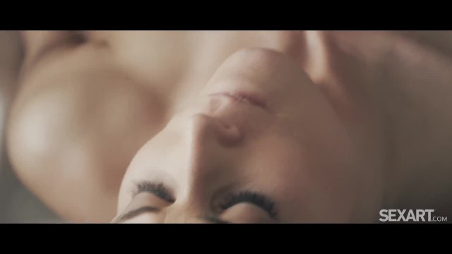 Ублажает член мужа с утра