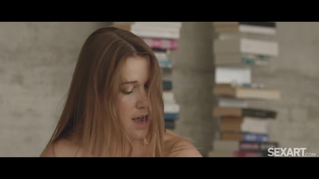 Подруги выпили шампанского и полизали друг другу