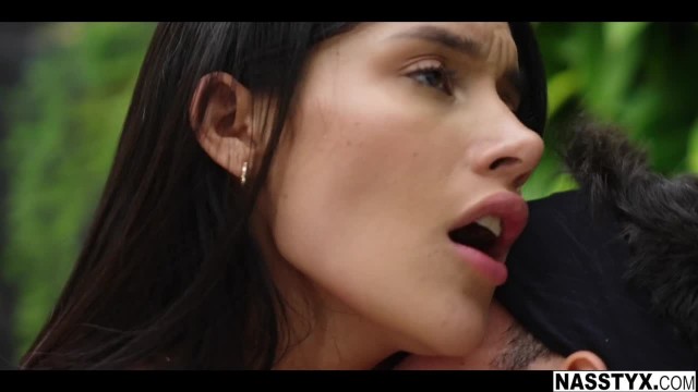 Татуированный мачо соблазнил горячую латинку и жестко ее трахнул